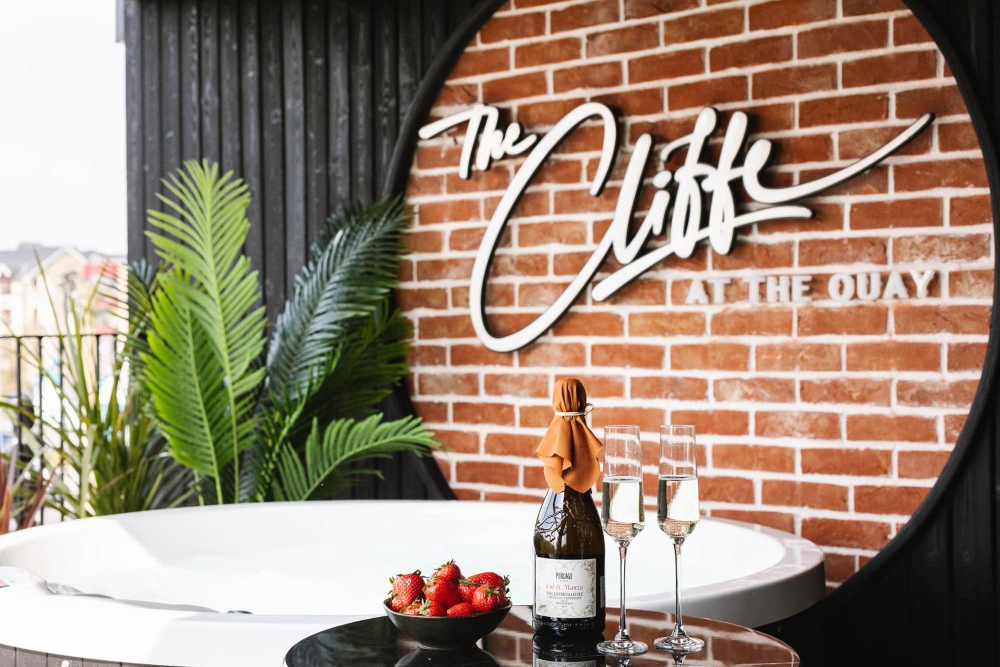 The Cliffe At The Quay 호텔 도니골 외부 사진